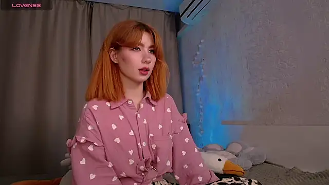 Evaa Moonn  online show from November 30, 1:45 pm