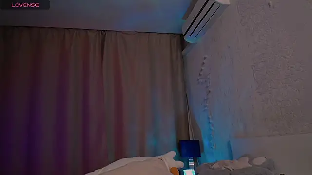 Evaa Moonn  online show from February 19, 9:28 am