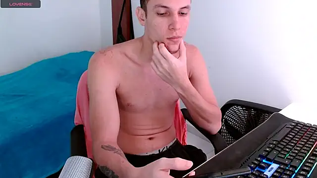 Snapshot of deividcloud36 chatting on September 23, 9:00 pm deividcloud36 online show from September 23, 9:00 pm