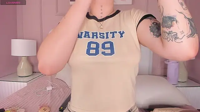 Danee 19  online show from December 18, 10:19 am