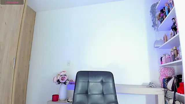 khloelatin online show from November 18, 9:51 pm