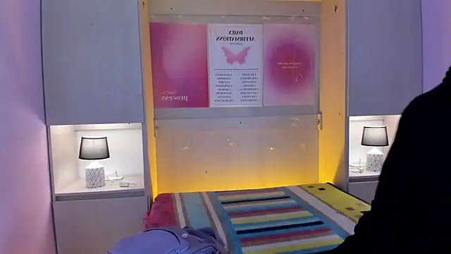 tamaraa smiith online show from September 18, 8:01 pm