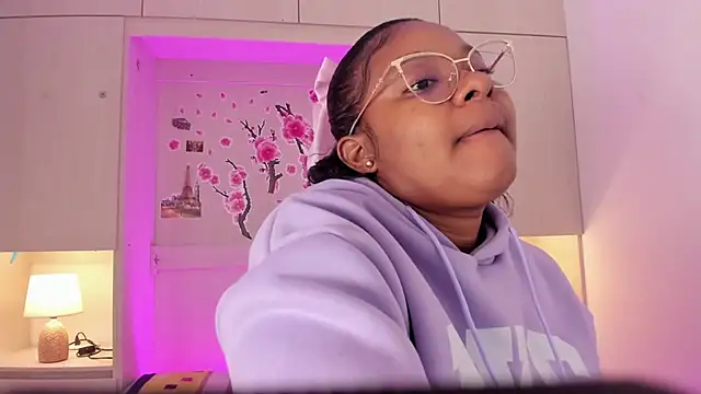 tamaraa smiith online show from November 28, 8:09 pm