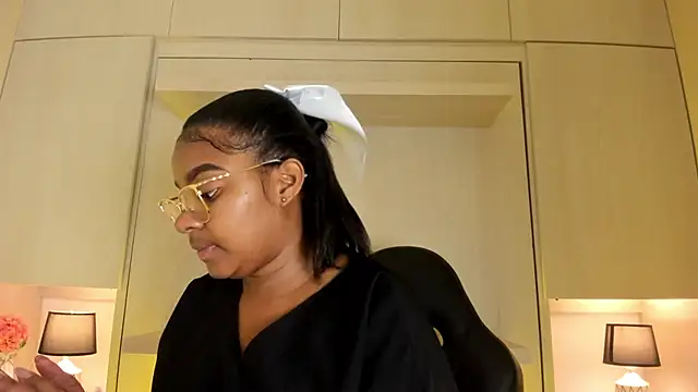 tamaraa smiith online show from November 19, 7:36 pm