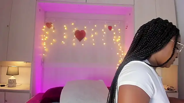 tamaraa smiith online show from March 6, 7:42 pm