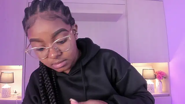 tamaraa smiith online show from October 10, 7:47 pm