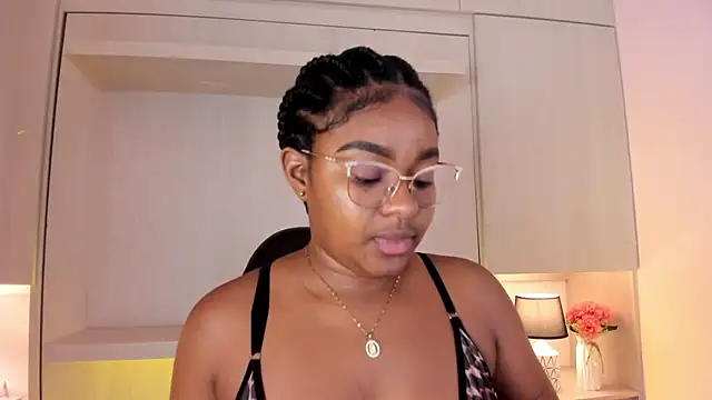 tamaraa smiith online show from November 3, 7:39 pm