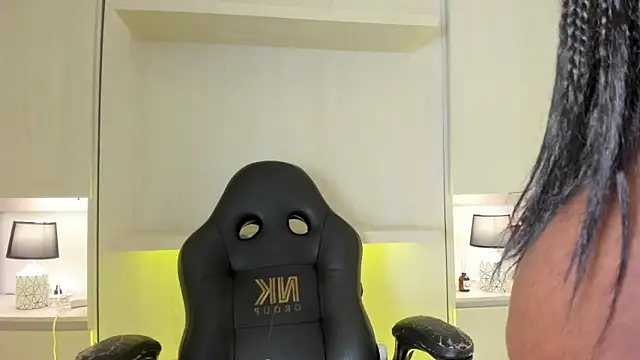 Snapshot of tamaraa_smiith chatting on January 7, 7:41 pm tamaraa smiith online show from January 7, 7:41 pm