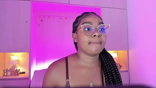 tamaraa smiith online show from October 11, 7:37 pm