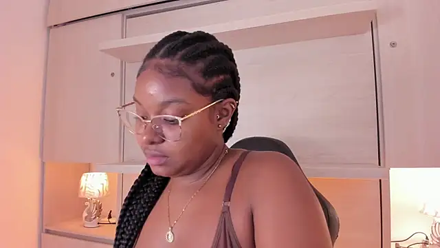 tamaraa smiith online show from October 16, 7:55 pm