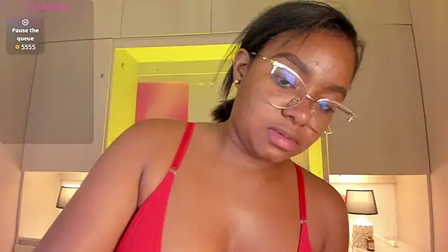 tamaraa smiith online show from April 22, 8:26 pm