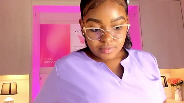 Snapshot of tamaraa_smiith chatting on December 5, 7:34 pm tamaraa smiith online show from December 5, 7:34 pm