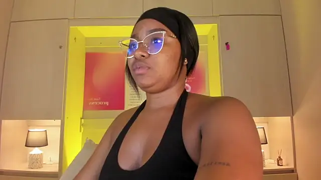 tamaraa smiith online show from April 16, 9:39 pm