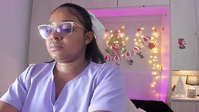 Snapshot of tamaraa_smiith chatting on December 4, 8:41 pm tamaraa smiith online show from December 4, 8:41 pm