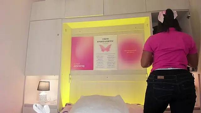 Snapshot of tamaraa_smiith chatting on February 12, 7:46 pm tamaraa smiith online show from February 12, 7:46 pm