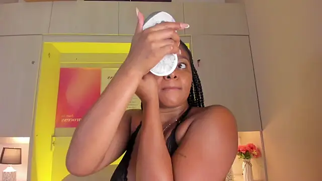 tamaraa smiith online show from April 2, 7:42 pm