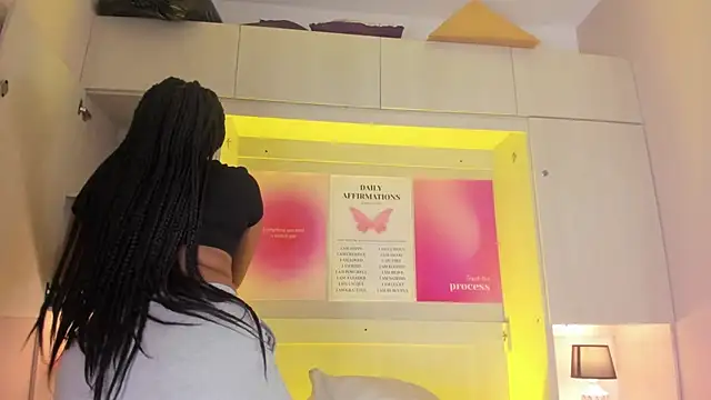 tamaraa smiith online show from March 15, 12:12 pm