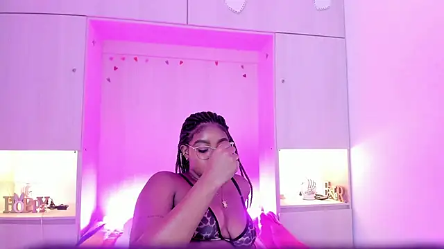 tamaraa smiith online show from September 13, 7:58 pm