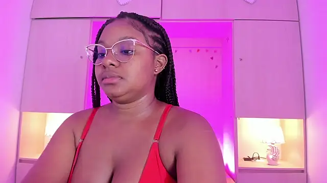 Snapshot of tamaraa_smiith chatting on January 12, 12:34 pm tamaraa smiith online show from January 12, 12:34 pm