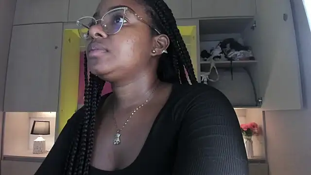 tamaraa smiith online show from April 4, 7:42 pm