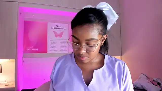 tamaraa smiith online show from December 3, 8:08 pm