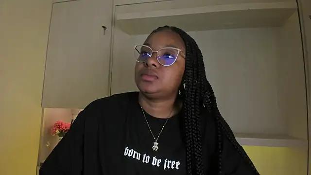 Snapshot of tamaraa_smiith chatting on February 22, 12:18 pm tamaraa smiith online show from February 22, 12:18 pm