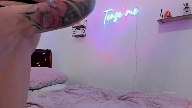 Snapshot of Manuela_monroe chatting on December 3, 9:58 pm Manuela monroe online show from December 3, 9:58 pm