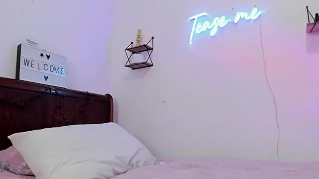 Snapshot of Manuela_monroe chatting on November 29, 8:20 pm Manuela monroe online show from November 29, 8:20 pm