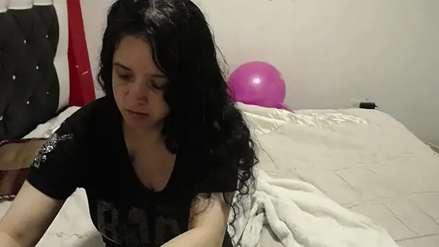 Snapshot of Katty_Bones chatting on October 23, 4:22 am Katty Bones online show from October 23, 4:22 am