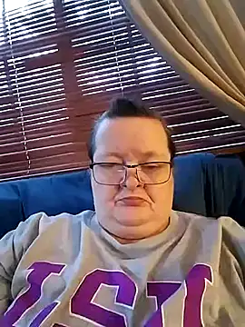 Snapshot of Bayou_Woman68 chatting on December 17, 8:58 pm Bayou Woman68 online show from December 17, 8:58 pm