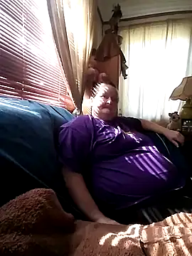 Snapshot of Bayou_Woman68 chatting on November 18, 6:22 pm Bayou Woman68 online show from November 18, 6:22 pm