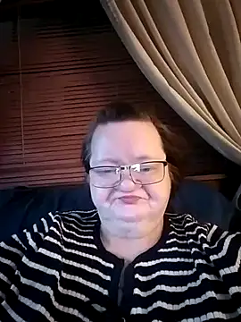 Snapshot of Bayou_Woman68 chatting on November 16, 11:26 am Bayou Woman68 online show from November 16, 11:26 am