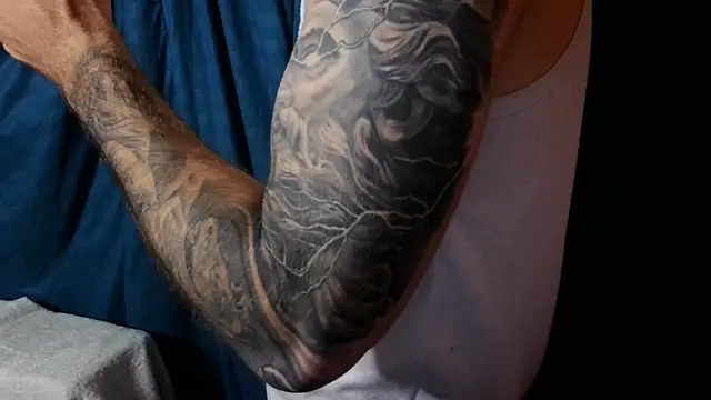 Snapshot of Kenner_fox77 chatting on December 24, 11:22 pm Kenner fox77 online show from December 24, 11:22 pm