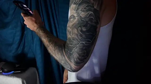 Snapshot of Kenner_fox77 chatting on December 31, 3:23 am Kenner fox77 online show from December 31, 3:23 am