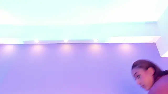 Adelehottman online show from March 29, 4:08 pm