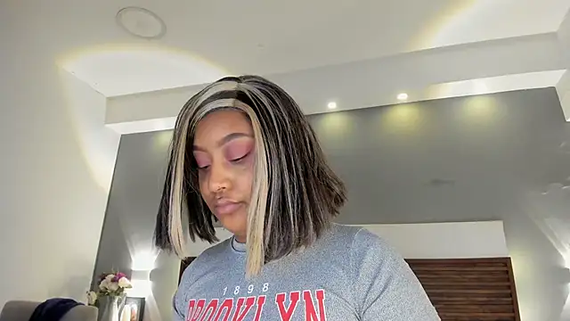 Adelehottman online show from December 3, 12:15 pm