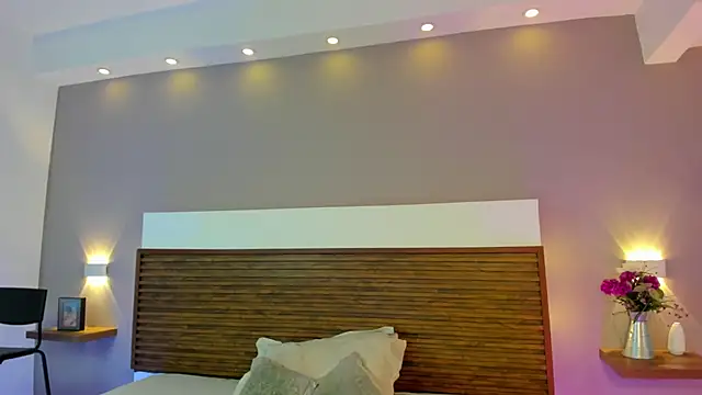 Adelehottman online show from March 6, 12:33 pm