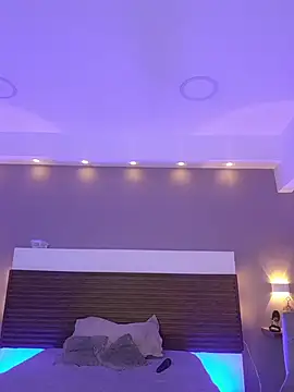 Adelehottman online show from April 18, 12:07 pm