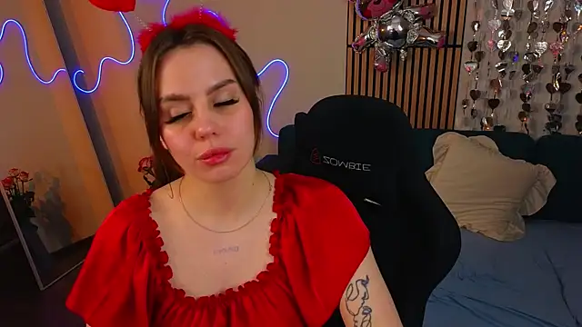 Snapshot of Aisha_Riley chatting on February 13, 3:45 pm Aisha Riley online show from February 13, 3:45 pm