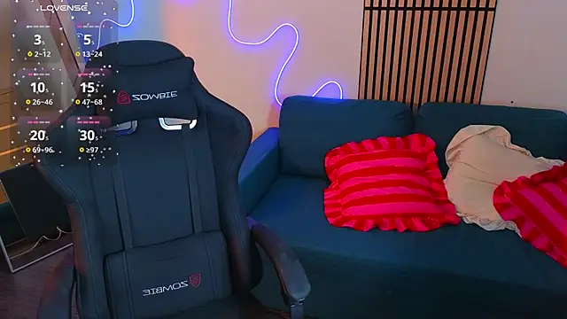 Snapshot of Aisha_Riley chatting on February 4, 4:02 pm Aisha Riley online show from February 4, 4:02 pm