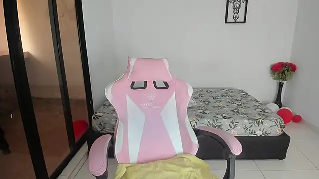 julinee smithh online show from October 29, 12:48 pm