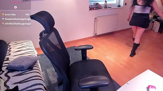 chica Hetfield online show from November 5, 2:09 pm