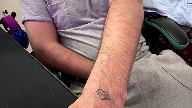 vogliososexboy1993 online show from November 19, 9:37 pm