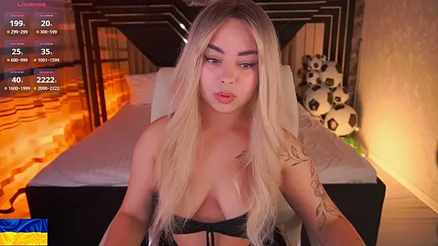 SusieWood online show from July 2, 8:04 pm
