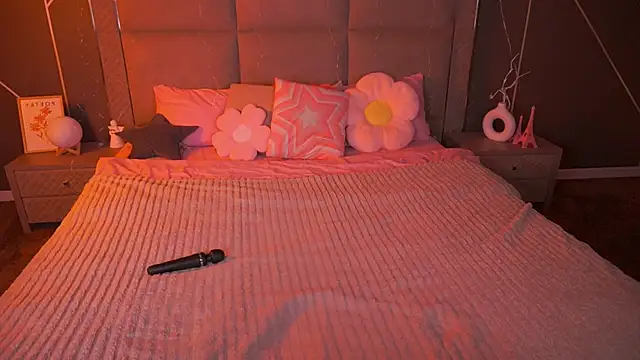 SusieWood online show from February 2, 9:14 pm