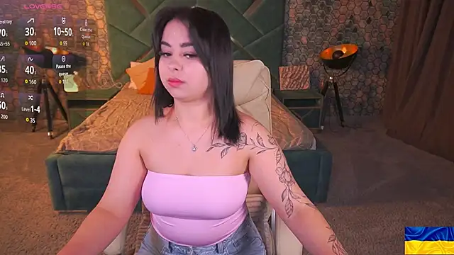 SusieWood online show from March 12, 9:08 pm