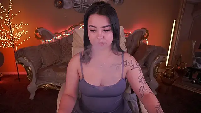 SusieWood online show from March 20, 9:05 pm