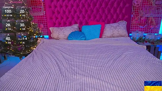 SusieWood online show from December 17, 8:58 pm