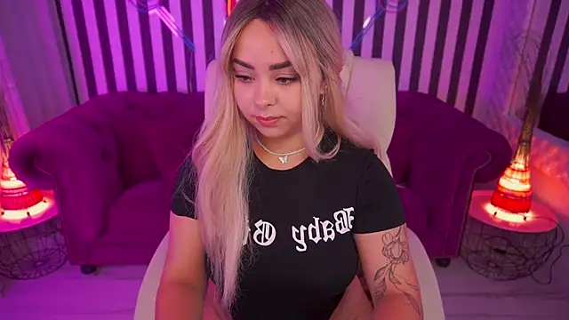 SusieWood online show from July 14, 8:26 pm