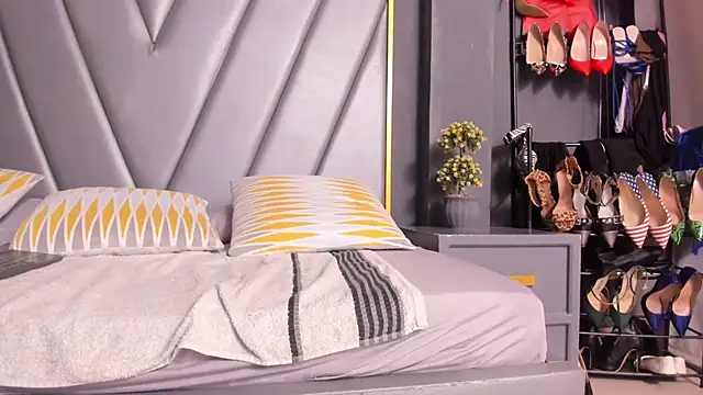 BrendaAdams  online show from July 11, 10:26 am